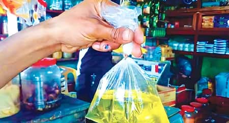 প্লাস্টিকের ব্যাগে ভোজ্যতেল প্লাস্টিকের ব্যাগে ভোজ্যতেল