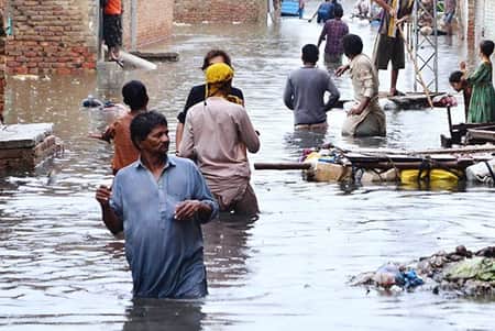 পাকিস্তানে বন্যায় মৃত্যু বেড়ে ৮৩০ পাকিস্তানে বন্যা
