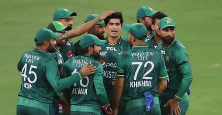 পাওয়ার প্লে’তে ভারতকে চেপে ধরেছে পাকিস্তান ভারতকে চেপে ধরেছে পাকিস্তান