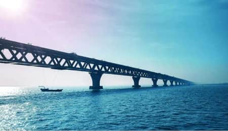 বঙ্গবন্ধু সবার, আমরা কেন ফুল দিতে পারব না; বলে পদ্মাসেতু থেকে ঝাঁপ