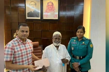 ছিনতাইকারীকে ধরলেন ষাটোর্ধ্ব ভিক্ষুক, পেলেন পুরস্কার