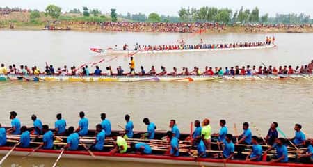 ঐতিহ্যবাহী নৌকাবাইচ