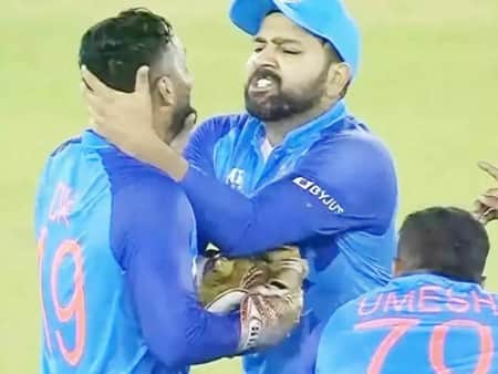 খেলার মাঝেই কার্তিককে চুমু খেতে যাচ্ছিলেন রোহিত?