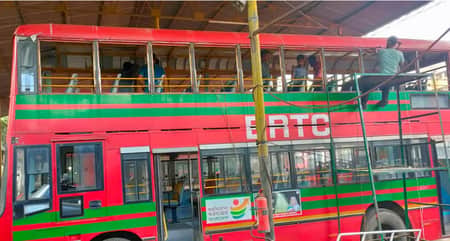 আক্ষেপ ঘোচানোর উদ্যোগ, ছাদখোলা বাসেই সাবিনা-কৃষ্ণাদের সংবর্ধনা