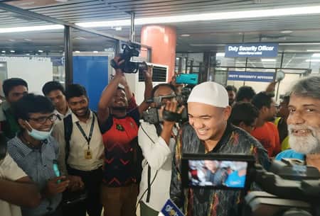 বিমানবন্দরে সাবিনাদের শুভেচ্ছা জানালেন তাসকিন তাসকিন