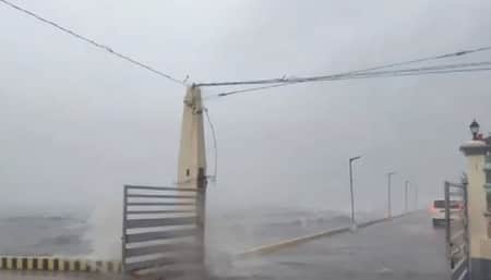 ধেয়ে আসছে ঘূর্ণিঝড়, গতি ১৮৫ কিলোমিটার