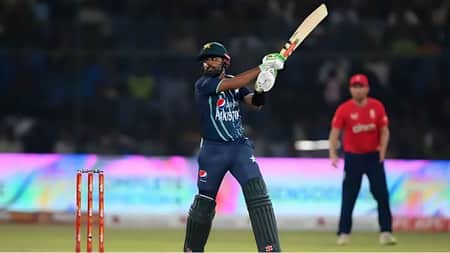 বাবরের আরও একটি ফিফটি