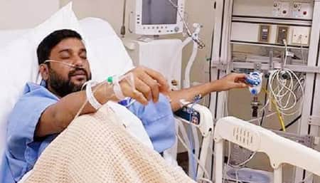 বাথরুমে পা পিছলে পড়ে বিএসএমএমইউতে চিকিৎসাধীন সম্রাট