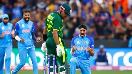 ‘গোল্ডেন ডাক’ মারলেন বাবর আজম, শুরুতেই বিপদে পাকিস্তান খেলা