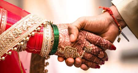 ৩ ঘণ্টার ব্যবধানে দুই বান্ধবীকে বিয়ে এক যুবকের দুই বান্ধবীকে বিয়ে
