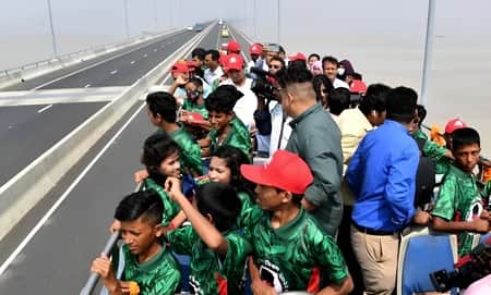এবার ছাদখোলা বাসে পথশিশুদের পদ্মা সেতু ভ্রমণ পদ্মা
