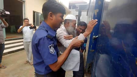 ‘হাজার কোটি টাকার’ ম্যাগনেট পিলার বেচতে গিয়ে গণধোলাইয়ের শিকার প্রতারকেরা ম্যাগনেট পিলার বিক্রি