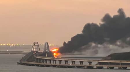 ক্রিমিয়ার সঙ্গে রাশিয়ার সংযোগ সেতুতে ভয়াবহ আগুন ক্রিমিয়ার সঙ্গে রাশিয়ার সংযোগ সেতুতে