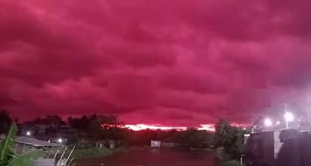 হঠাৎ গাঢ় লাল হয়ে গেল রাজশাহীর আকাশ লাল আকাশ