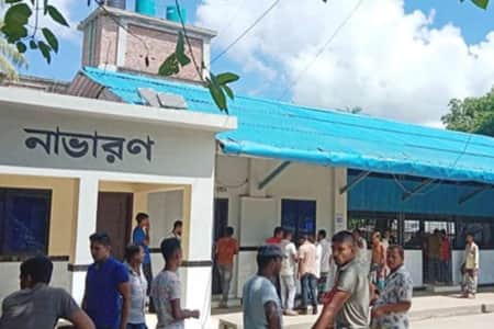 অফিস রুমে অনৈতিক কর্মকাণ্ডের সময় প্রেমিক-প্রেমিকাকে আটক