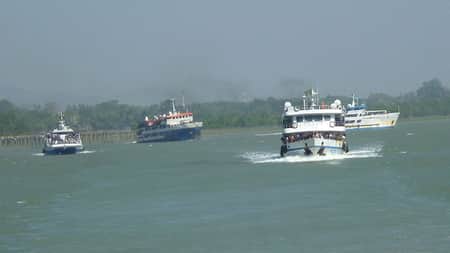 টেকনাফ-সেন্টমার্টিন রুটে জাহাজ চলাচল বন্ধ ঘোষণা টেকনাফ-সেন্টমার্টিন