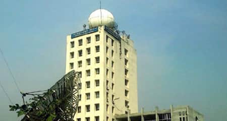 ২৪ ঘণ্টার আবহাওয়ার পূর্বাভাসে যা জানাল আবহাওয়া অধিদপ্তর আবহাওয়া অধিদপ্তর