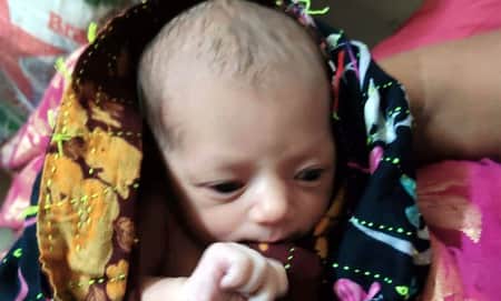 চলন্ত ট্রেনে সন্তান প্রসব