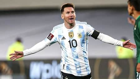 বেশ কিছু রেকর্ডের সামনে দাঁড়িয়ে মেসি