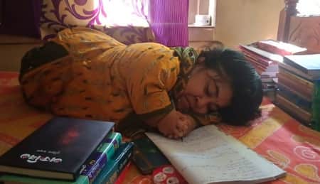 উচ্চতা ৩ ফুট, হাজারও প্রতিবন্ধকতা সত্ত্বেও পরীক্ষায় ৯৯.৩১ শতাংশ নম্বর পেয়েছেন পিয়াসা