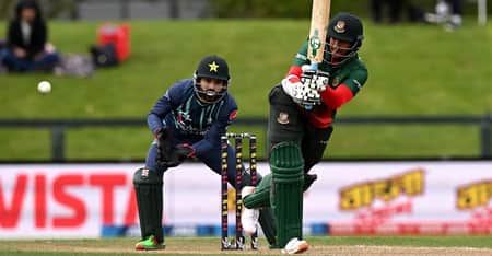 অঘোষিত কোয়ার্টার ফাইনালে পাকিস্তানের বিপক্ষে টস জিতে ব্যাটিংয়ে বাংলাদেশ