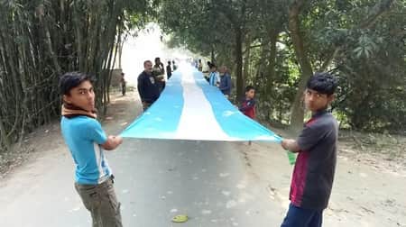 আর্জেন্টিনার ৭২০ ফুট পতাকা বানিয়ে তাক লাগালেন ভক্ত আর্জেন্টিনার ৭২০ ফুট পতাকা