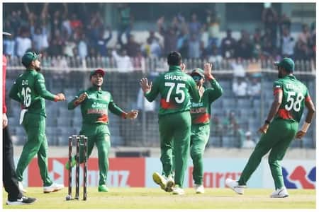 সাকিবের জোড়া আঘাতে দিশেহারা ভারত খেলা