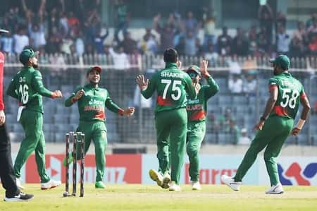 একাই বোলিং তাণ্ডব চালালেন সাকিব: ভারতকে হারাতে বাংলাদেশের দরকার ১৮৭