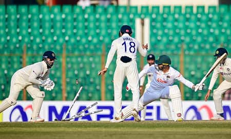 বিশ্বরেকর্ড গড়ে জয়ের আশায় শেষ বিকেলে বড় ধাক্কা টেস্ট