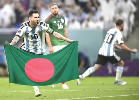 মেসির হাতে বাংলাদেশের পতাকা