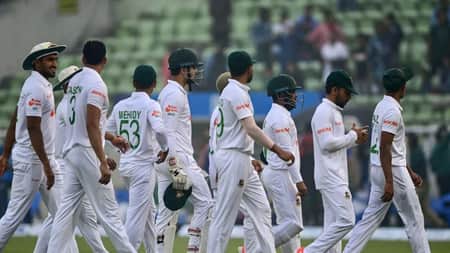 ঢাকা টেস্টের দ্বিতীয় দিনে ভারতের বিপক্ষে লড়াইয়ে নেমেছে বাংলাদেশ