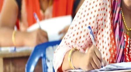 পরীক্ষায় প্রেমিককে পাশ করাতে সরকারি চাকরিজীবী তরুণীর কাণ্ড! সরকারি চাকরিজীবী তরুণীর কাণ্ড