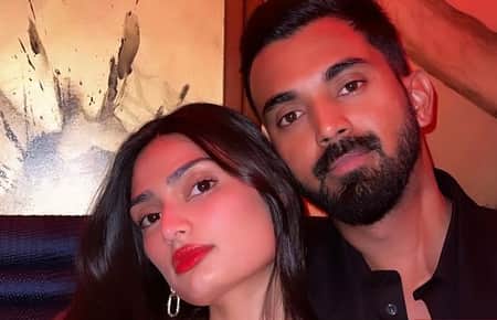 বান্ধবীর সাথে ছবি পোস্ট করে তোপের মুখে ভারতীয় ক্রিকেটার কেএল রাহুল