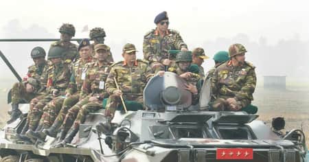 সেনাবাহিনীর শীতকালীন চূড়ান্ত মহড়া অবলোকন করলেন সেনাপ্রধান