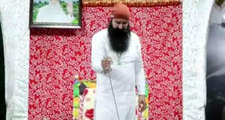 তলোয়ার দিয়ে কেক কাটলেন প্যারোলে মুক্ত রাম রহিম রাম রহিম