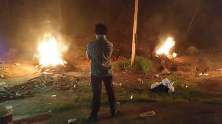 স্ত্রীকে শ্মশানে নিয়ে জোর করে যে কাজে বাধ্য করলেন স্বামী ও শ্বশুর শ্মশান