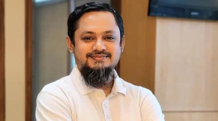 স্ত্রীর কাছে ‘মার খেয়ে’ জিডি, যা বললেন আরজে কিবরিয়া