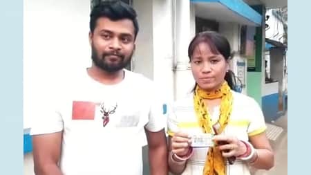 কোটি টাকা দিয়ে কী করবেন, ভেবে পাচ্ছেন না অটোচালক দম্পতি! অটোচালক দম্পতি