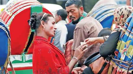 ঢাকায় ৯০ ভাগই নকল হিজড়া, দাবি পুলিশের হিজড়া