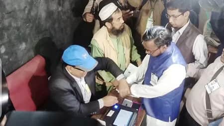 চলছে ভোটগ্রহণ, নির্বাচনে জয় নিয়ে যা বললেন হিরো আলম হিরো আলম