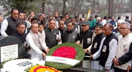 ভাষা শহীদদের কবরে আওয়ামী লীগের শ্রদ্ধা