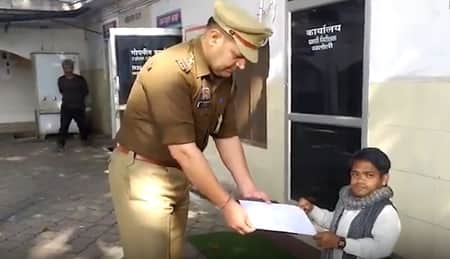 পাত্রী খুঁজতে পুলিশের সহযোগিতা নিতে থানায় যুবক! Untitled-118