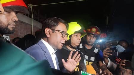 গুলশানের আগুন নিয়ন্ত্রণে, চলছে উদ্ধারকাজ গুলশানের আগুন নিয়ন্ত্রণে