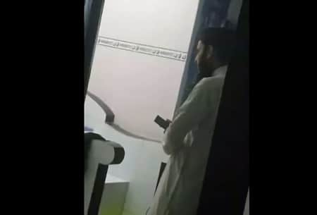 মোবাইল দেখে তারাবির ইমামতি, মুসল্লিদের মাঝে উত্তেজনা