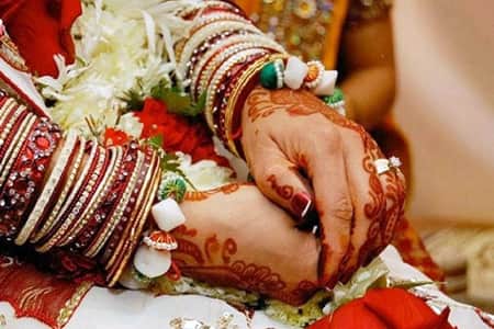 বিয়ের পরদিন স্ত্রীকে রেখে পালালেন স্বামী