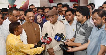 সরকারকে টেনে নামাতে চেষ্টা করে দড়ি ছিঁড়ে পড়ে গেছে বিএনপি