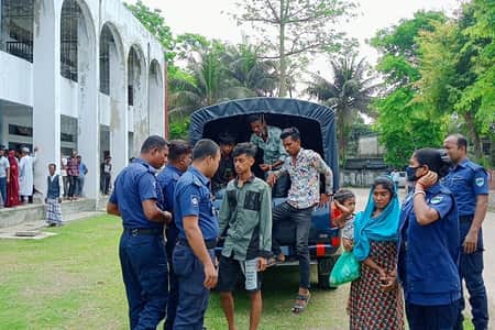 প্রেমের ফাঁদে ফেলে মুক্তিপণ আদায়ের সময় গ্রেপ্তার ৪