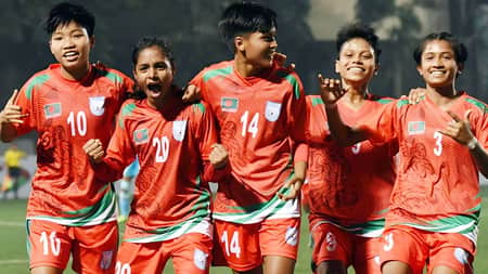 ভারতকে হারিয়ে শিরোপা জয়ের আশা বাঁচিয়ে রাখল বাংলাদেশ সাফ অনূর্ধ্ব-১৭ নারী চ্যাম্পিয়নশিপ