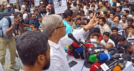 দেশের মানুষকে বোকা বানিয়ে ক্ষমতায় টিকে আছে সরকার: ফকরুল