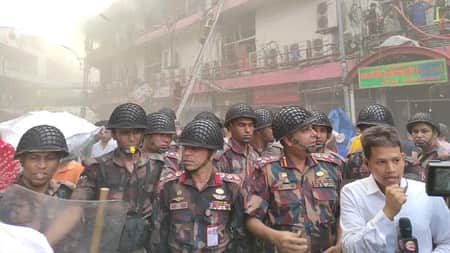 নিউমার্কেটের আগুন নিয়ন্ত্রণে ১২ প্লাটুন বিজিবি মোতায়েন